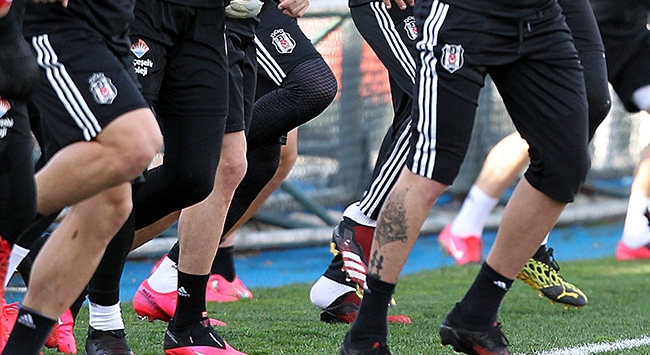 Beşiktaş’ta bir futbolcunun koronavirüs testi pozitif çıktı