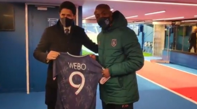 PSG Başkanı Al-Khelaifi’den Webo’ya forma hediyesi